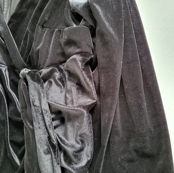 Size 26 Plus Size Grad Bridesmaid Prom Formal Gown NWT Torrid Black Velvet Long - Picture 4 of 4